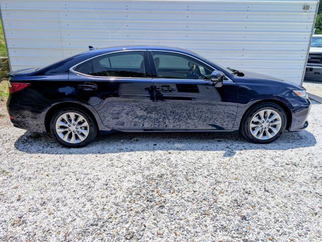 Used 2014 Lexus ES 300h w/ Luxury Package w/Bamboo Trim FWD image 3