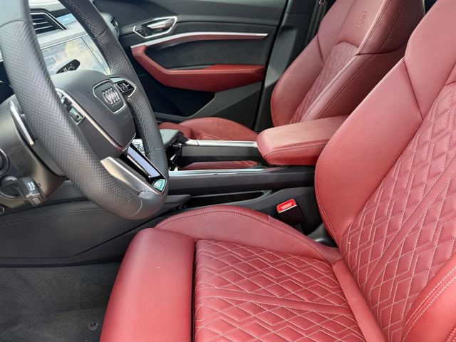 Used 2024 Audi SQ8 e-tron Prestige AWD/4WD image 10