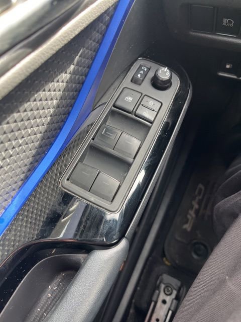 Used 2020 Toyota C-HR XLE image 7