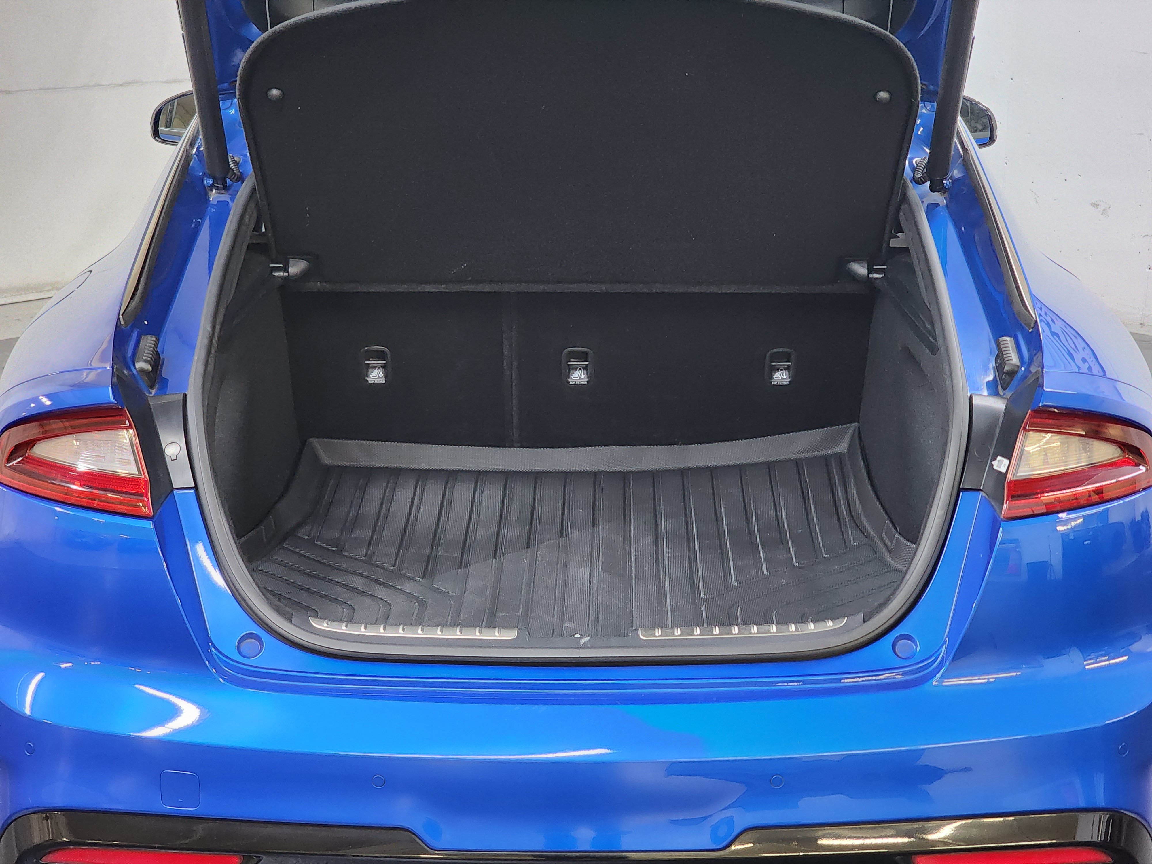 Used 2018 Kia Stinger GT2 AWD/4WD image 9