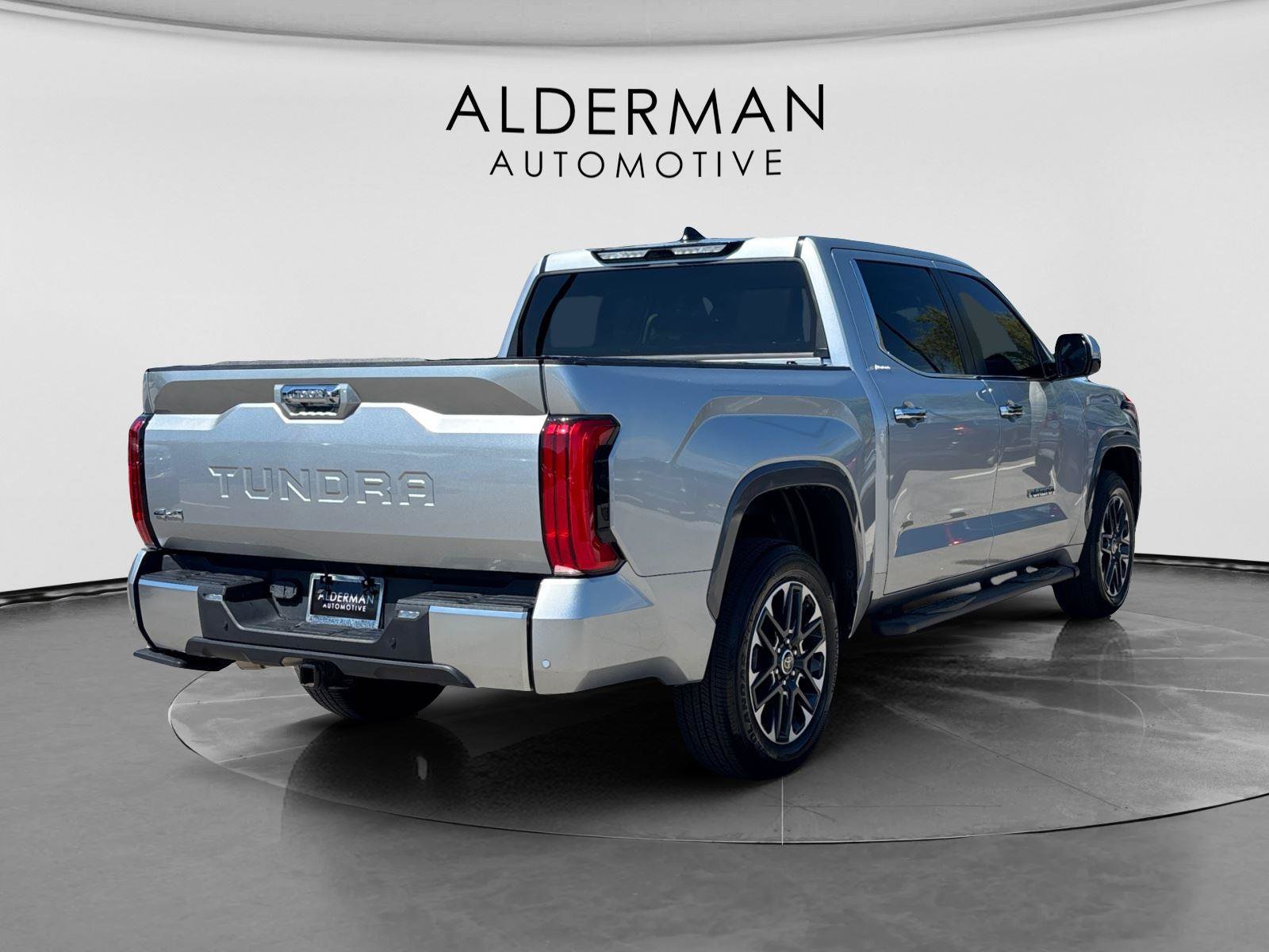Used 2024 Toyota Tundra Limited AWD/4WD image 5