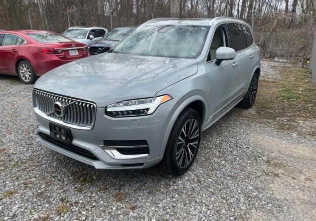 Used 2024 Volvo XC90 T8 Plus w/ Protection Package AWD/4WD image 2