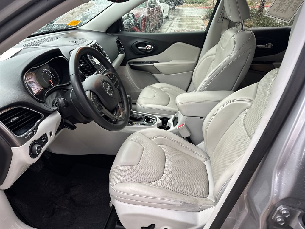 Used 2019 Jeep Cherokee Limited w/ Luxury Group AWD/4WD image 17