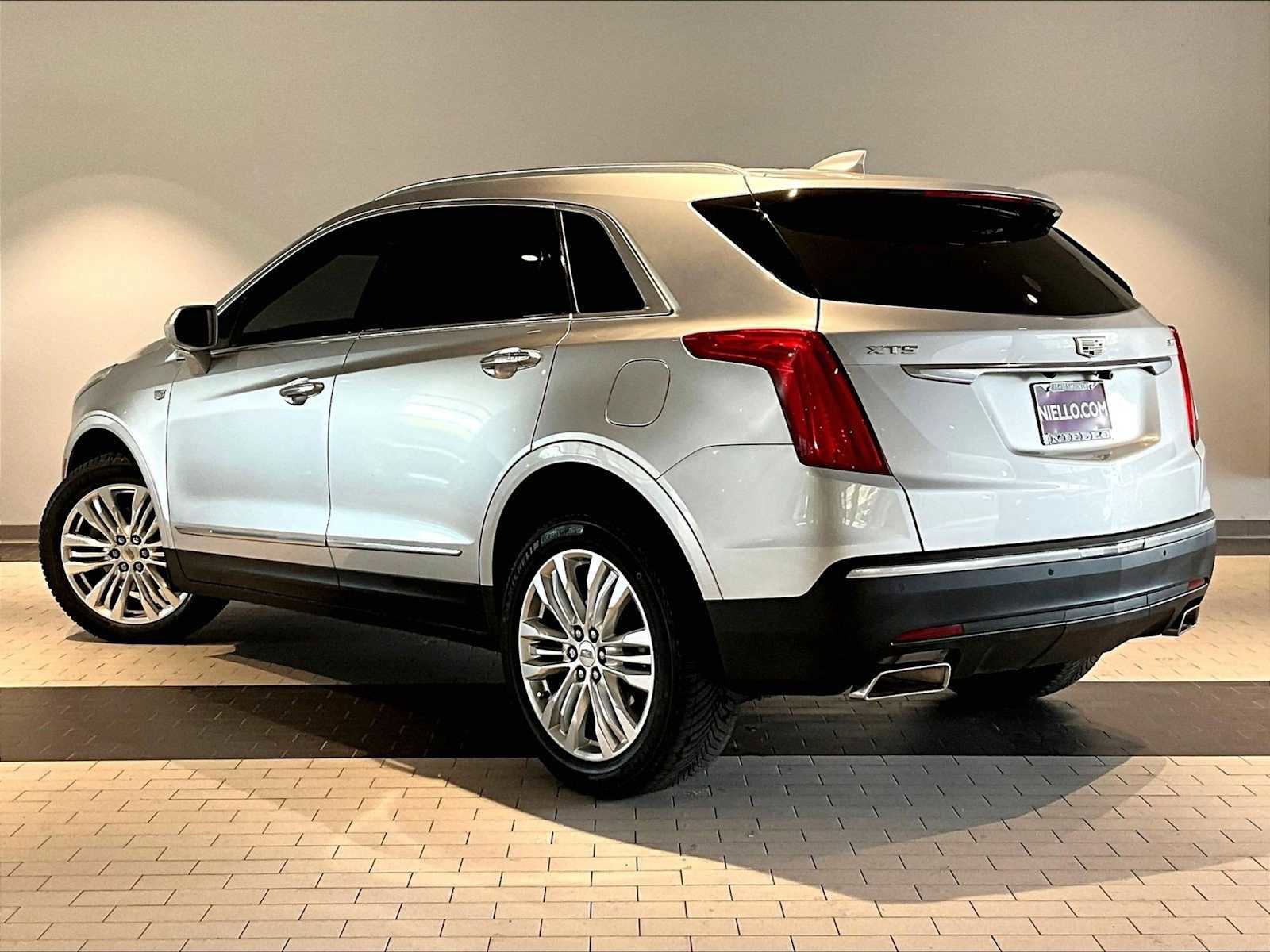 Used 2018 Cadillac XT5 Premium Luxury image 3