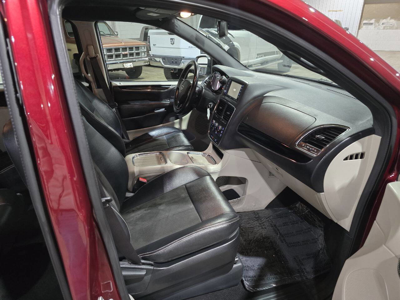 Used 2019 Dodge Grand Caravan SXT image 37