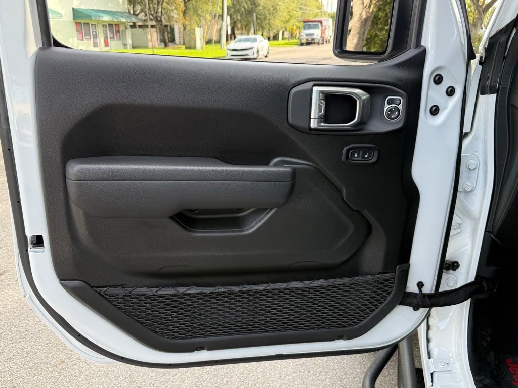 Certified 2024 Jeep Gladiator Sport image 43