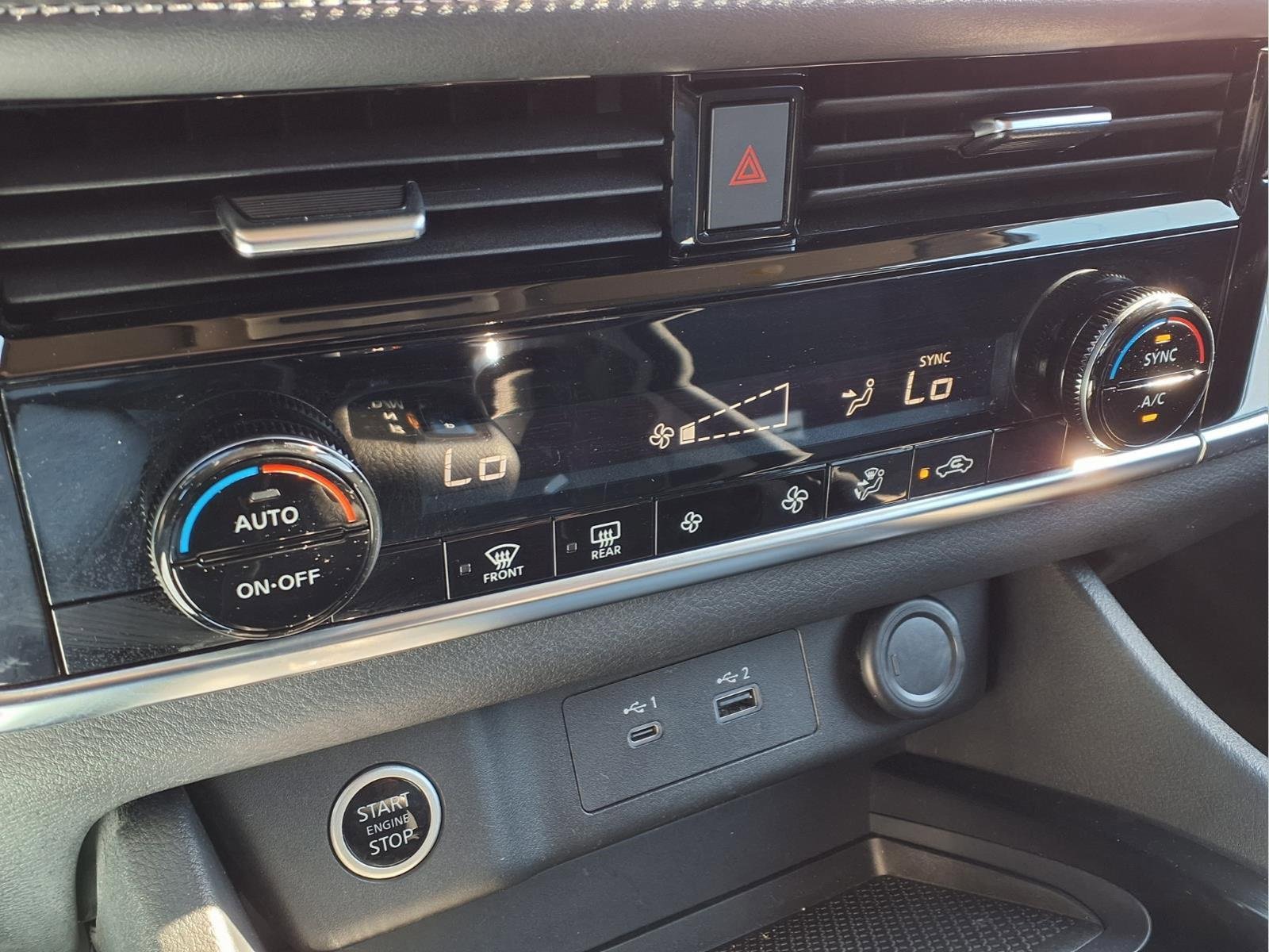 Used 2022 Nissan Rogue SV image 19