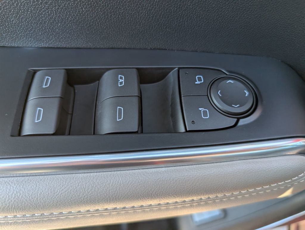 Used 2025 GMC Acadia Elevation FWD image 11
