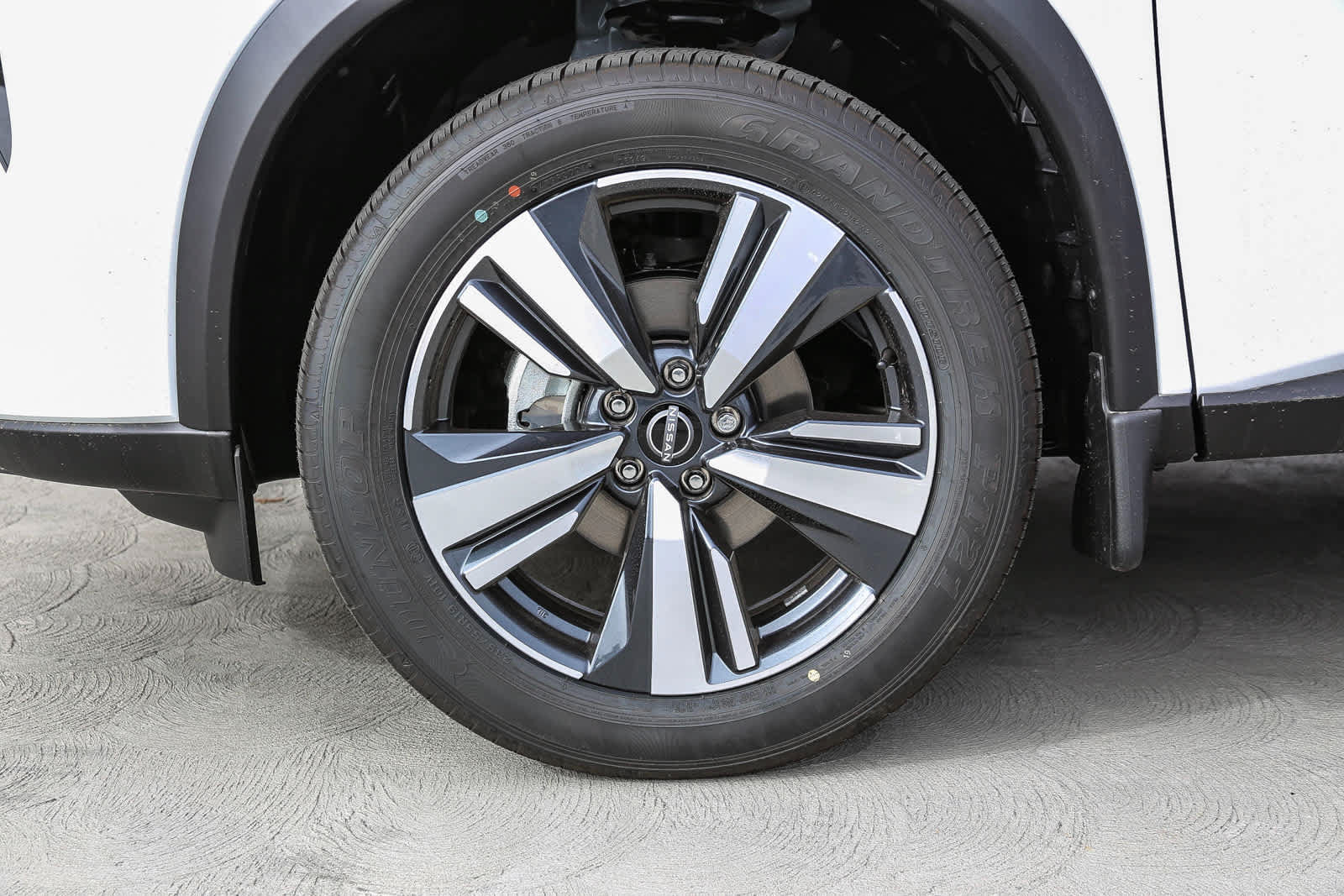 New 2025 Nissan Rogue SL w/ SL Premium Package FWD image 11