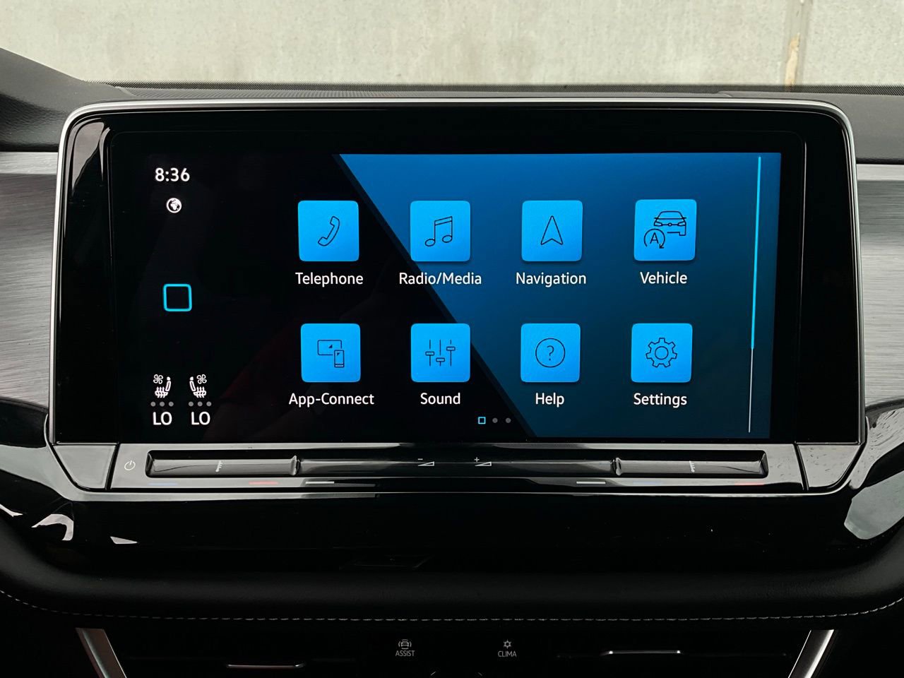 Used 2025 Volkswagen Atlas Cross Sport SE image 29