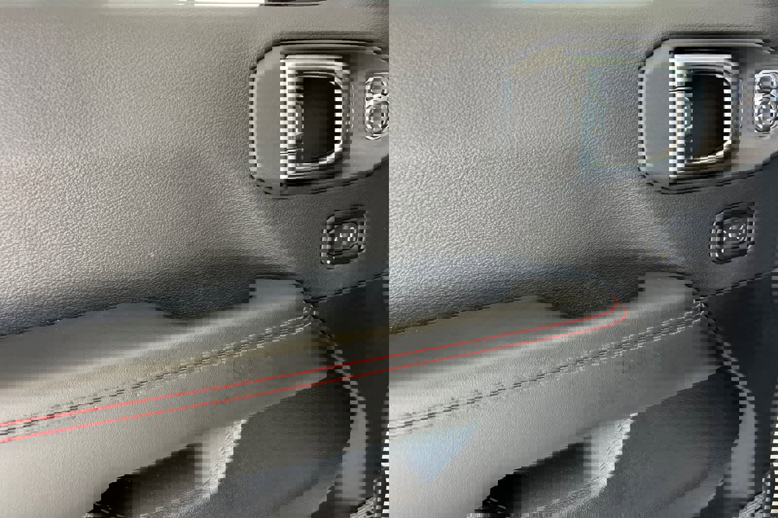 Used 2025 Jeep Wrangler Rubicon w/ Xtreme 35 Tire Package image 12