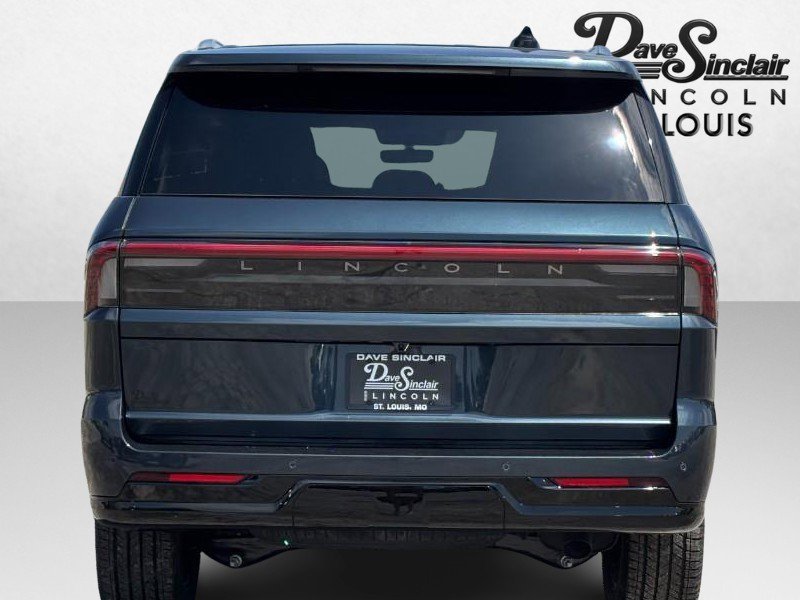 New 2026 Lincoln Navigator Reserve AWD/4WD image 4