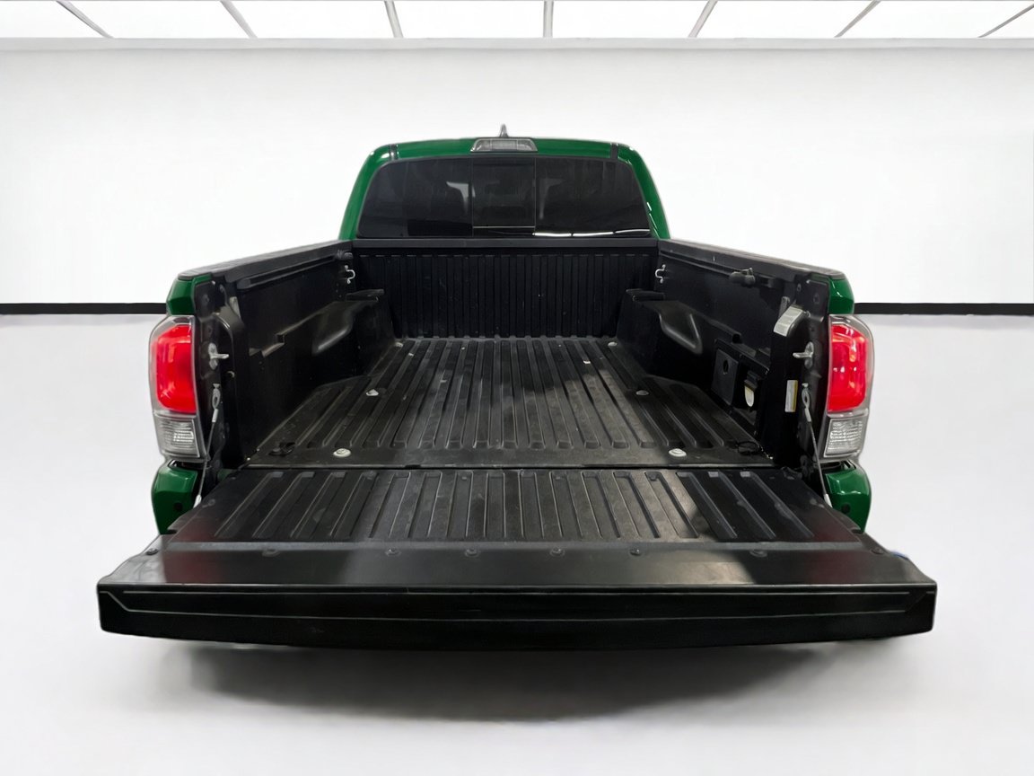 Used 2021 Toyota Tacoma TRD Sport w/ Technology Package RWD image 17