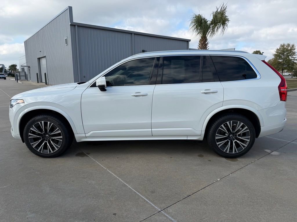 Used 2022 Volvo XC90 T6 Momentum image 2