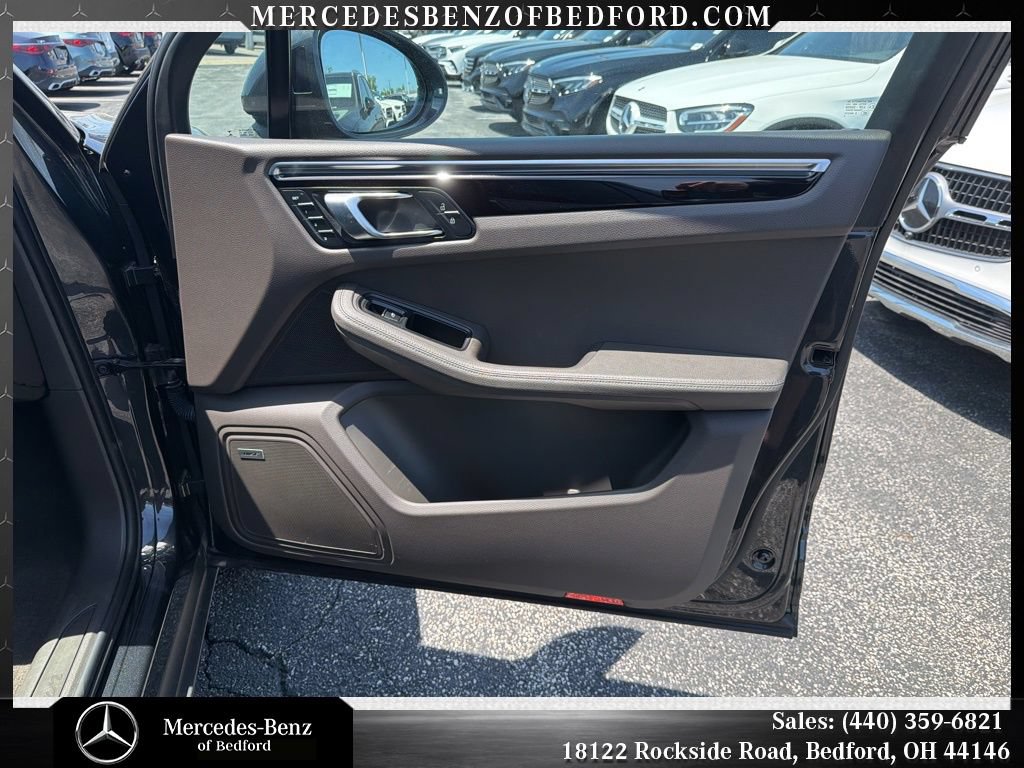 Used 2020 Porsche Macan AWD/4WD image 26