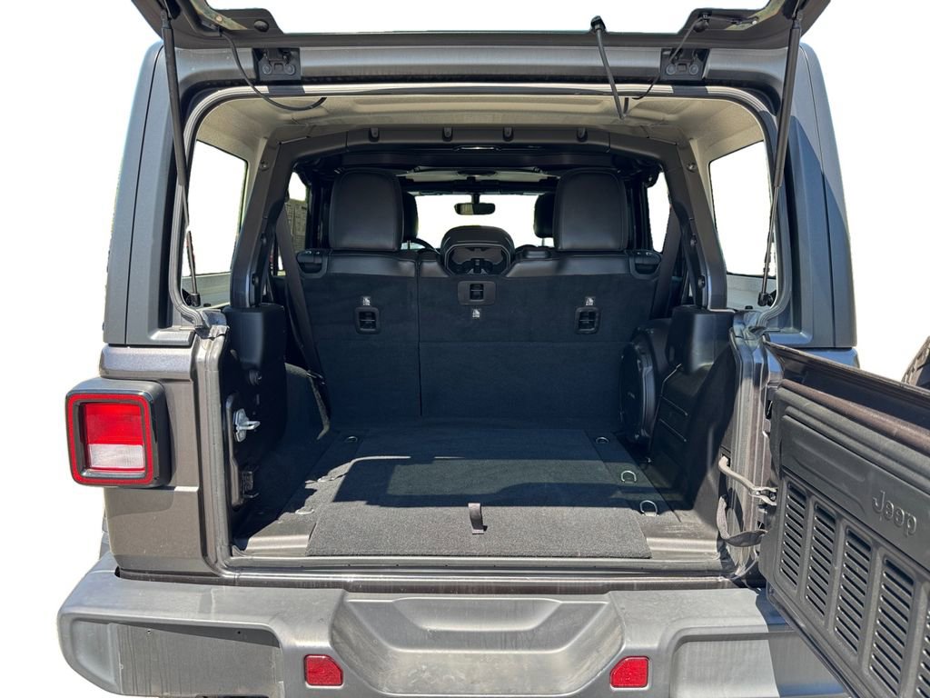 Used 2018 Jeep Wrangler Unlimited Sahara image 14