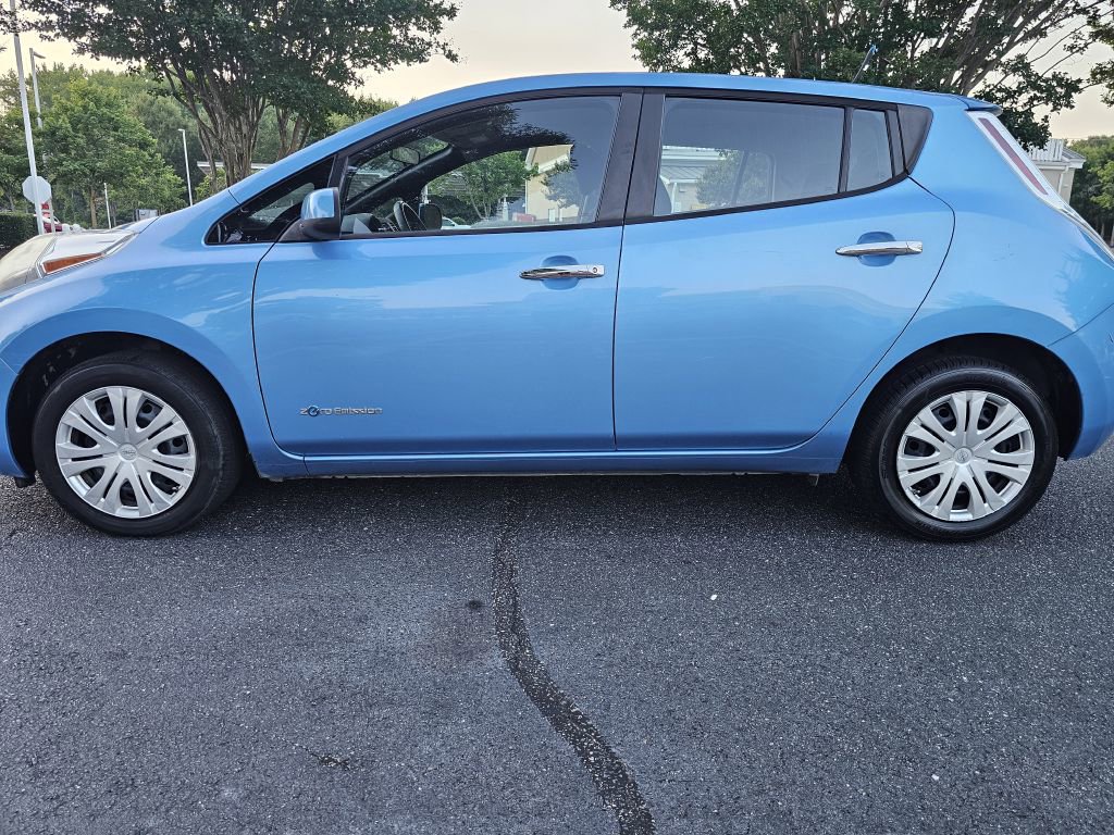 Used 2013 Nissan Leaf S w/ Charger Pkg FWD image 4