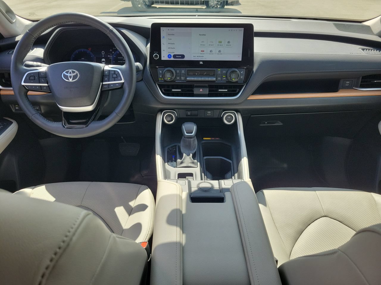 Used 2024 Toyota Grand Highlander AWD image 14
