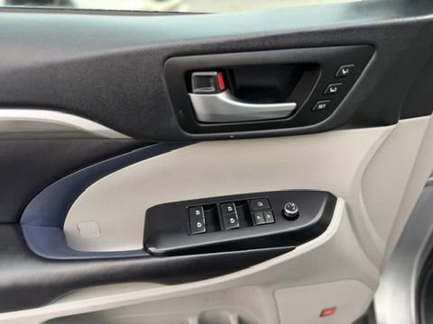 Used 2019 Toyota Highlander Limited AWD/4WD image 17