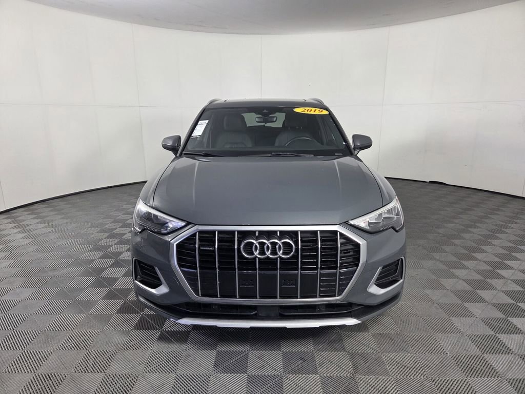 Used 2019 Audi Q3 2.0T Premium w/ Convenience Package AWD/4WD image 3