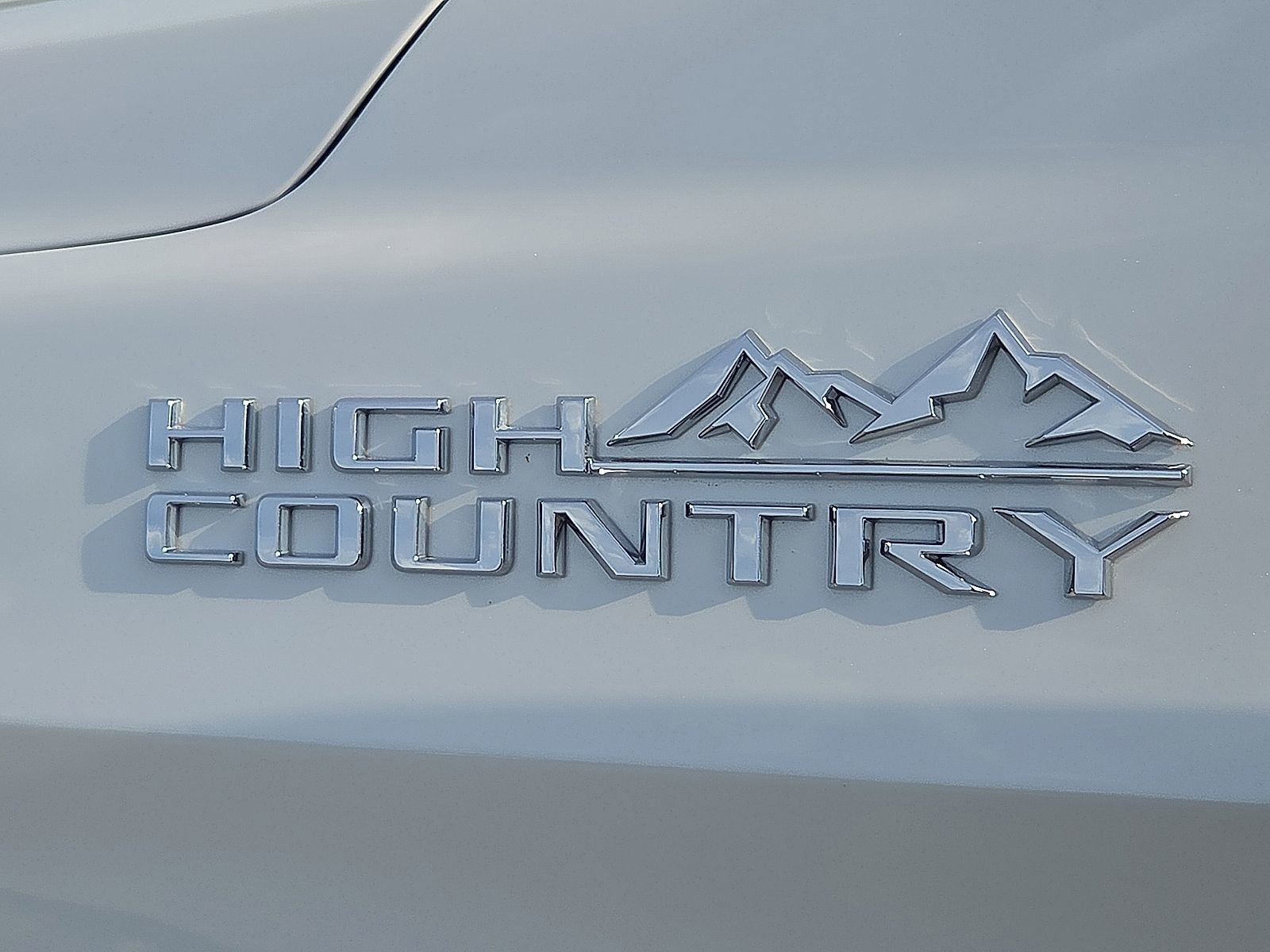 Used 2025 Chevrolet Tahoe High Country AWD/4WD image 9