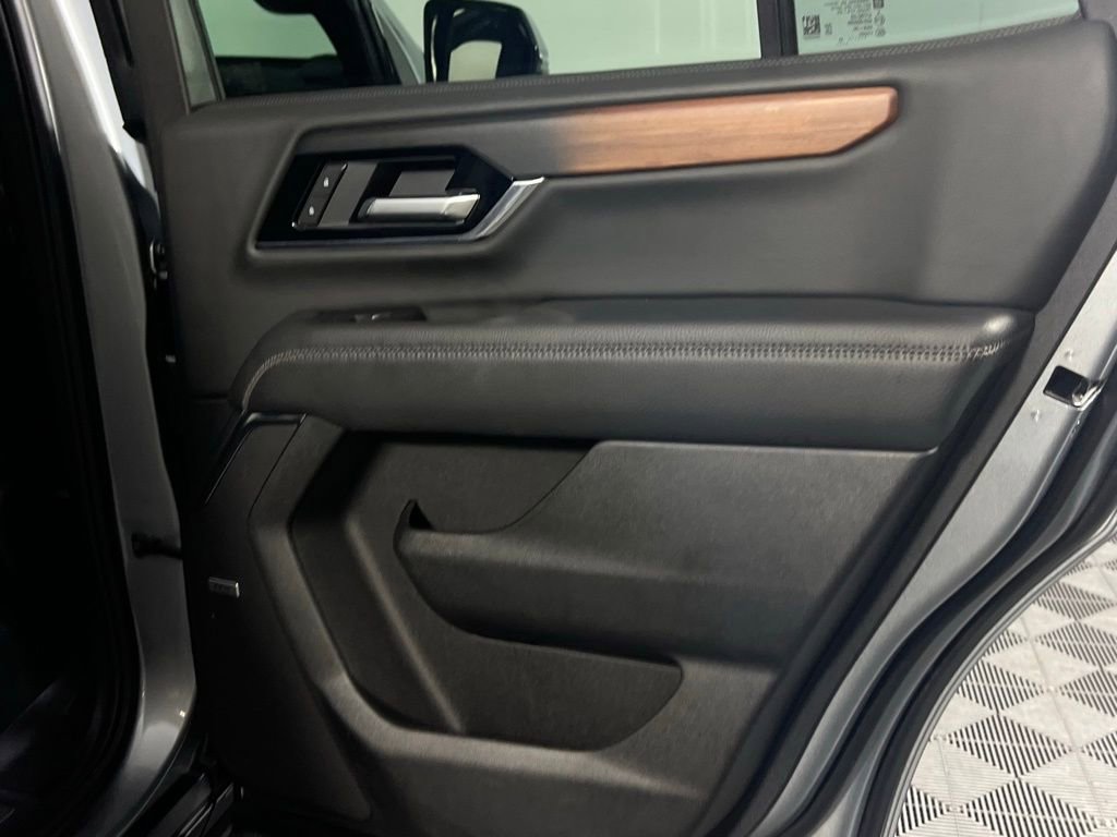Used 2025 GMC Yukon Denali image 32