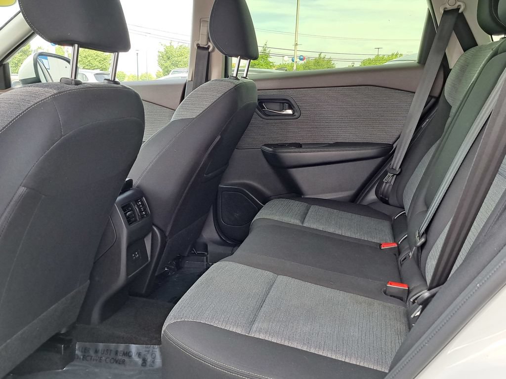 Used 2023 Nissan Rogue SV FWD image 15
