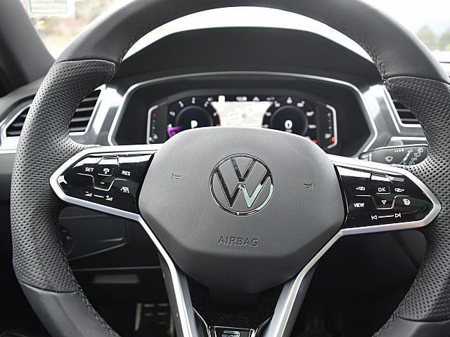 Used 2022 Volkswagen Tiguan SEL R-Line image 25