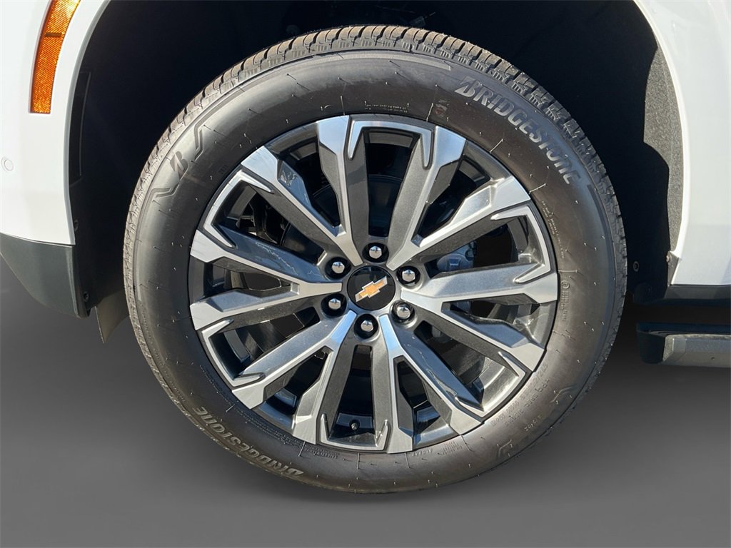 New 2025 Chevrolet Suburban High Country image 14