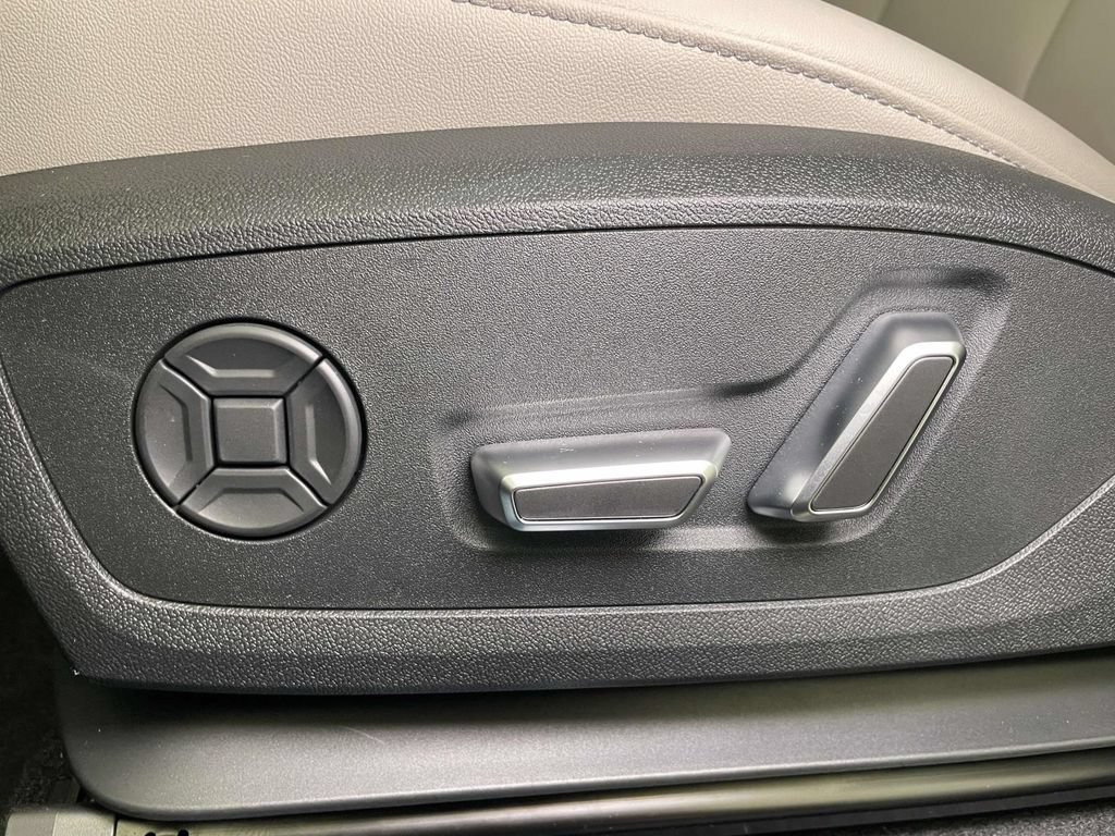 New 2026 Audi Q3 quattro 2.0T AWD/4WD image 17