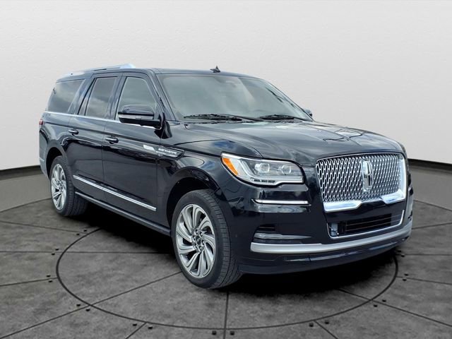 Used 2022 Lincoln Navigator L Reserve AWD/4WD image 2