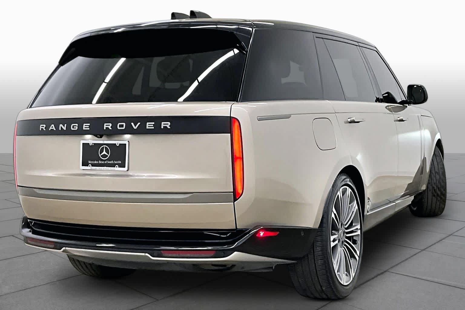 Used 2024 Land Rover Range Rover Long Wheelbase SE AWD/4WD image 13