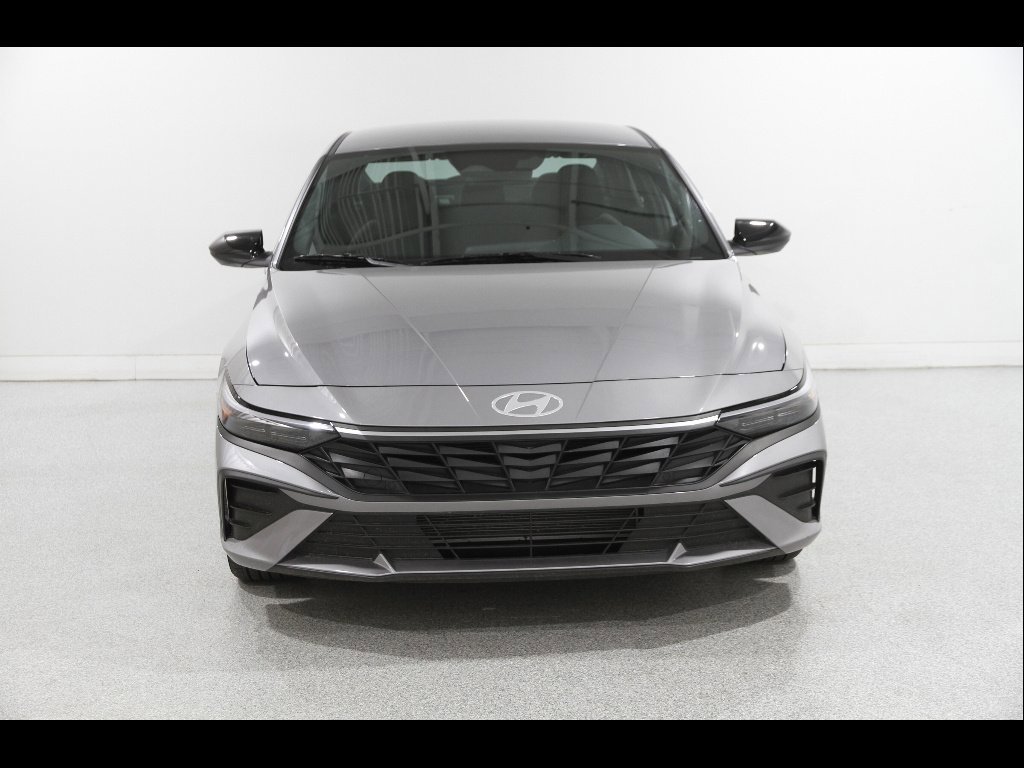 Certified 2025 Hyundai Elantra Sport image 2