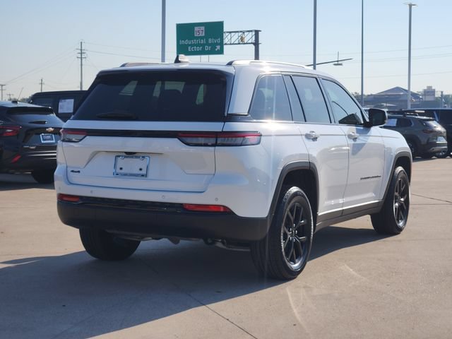 Used 2025 Jeep Grand Cherokee Altitude AWD/4WD image 14