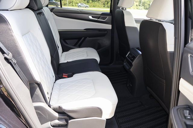 New 2026 Volkswagen Atlas Cross Sport SEL Premium R-Line image 17
