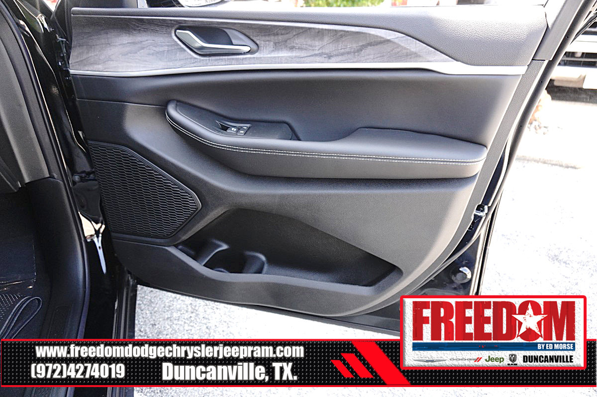 New 2026 Jeep Grand Cherokee Altitude RWD image 40
