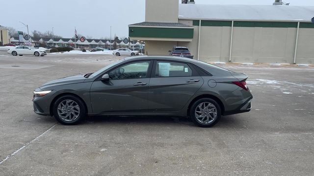 Used 2024 Hyundai Elantra SEL image 5