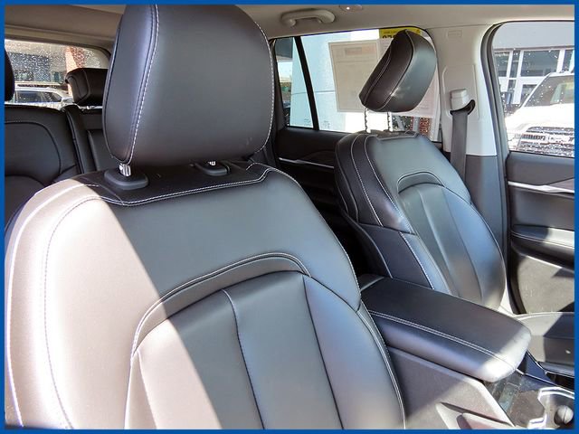Certified 2023 Jeep Grand Cherokee Limited AWD/4WD image 9