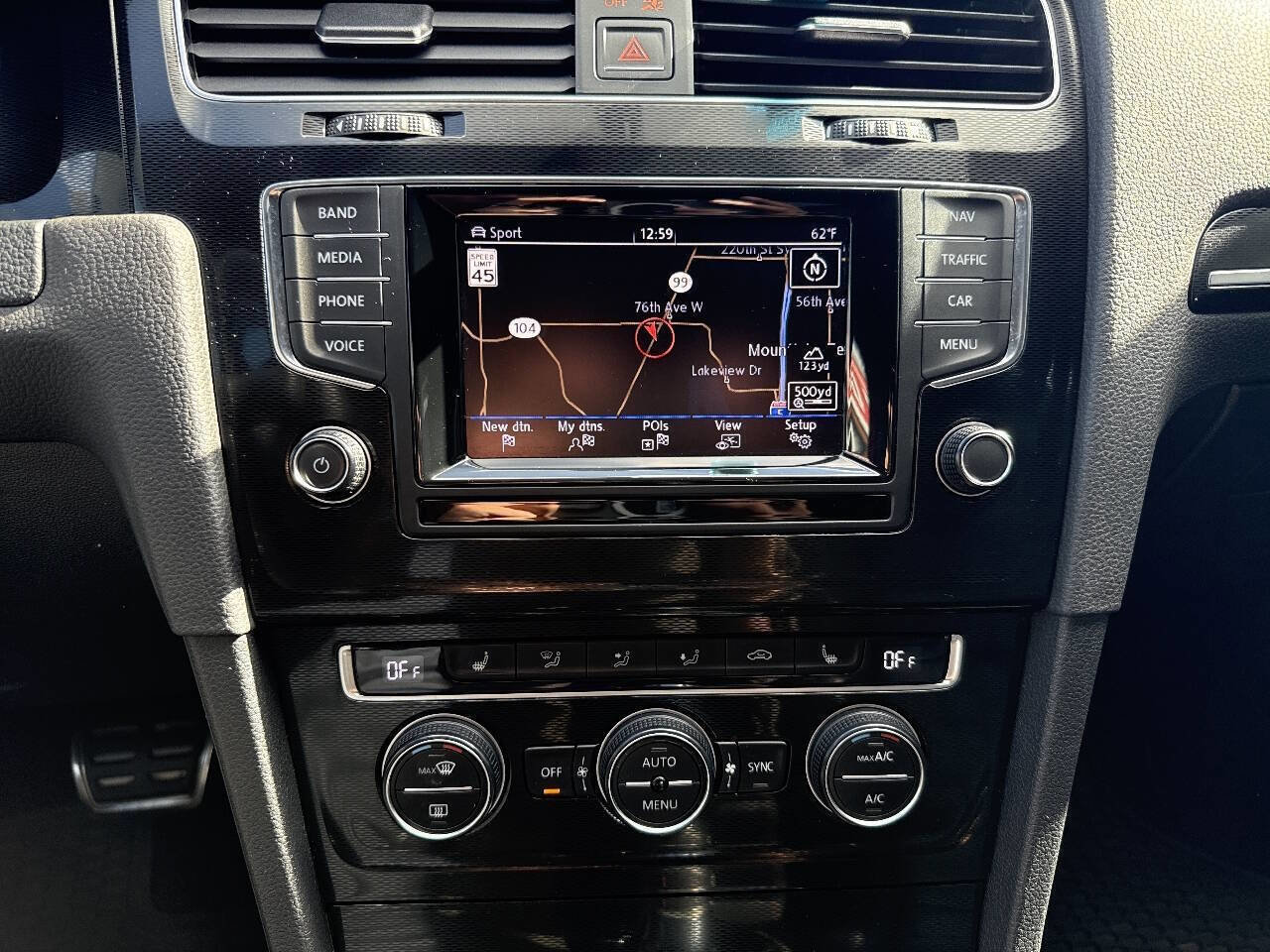 Used 2015 Volkswagen Golf 4-Door image 35