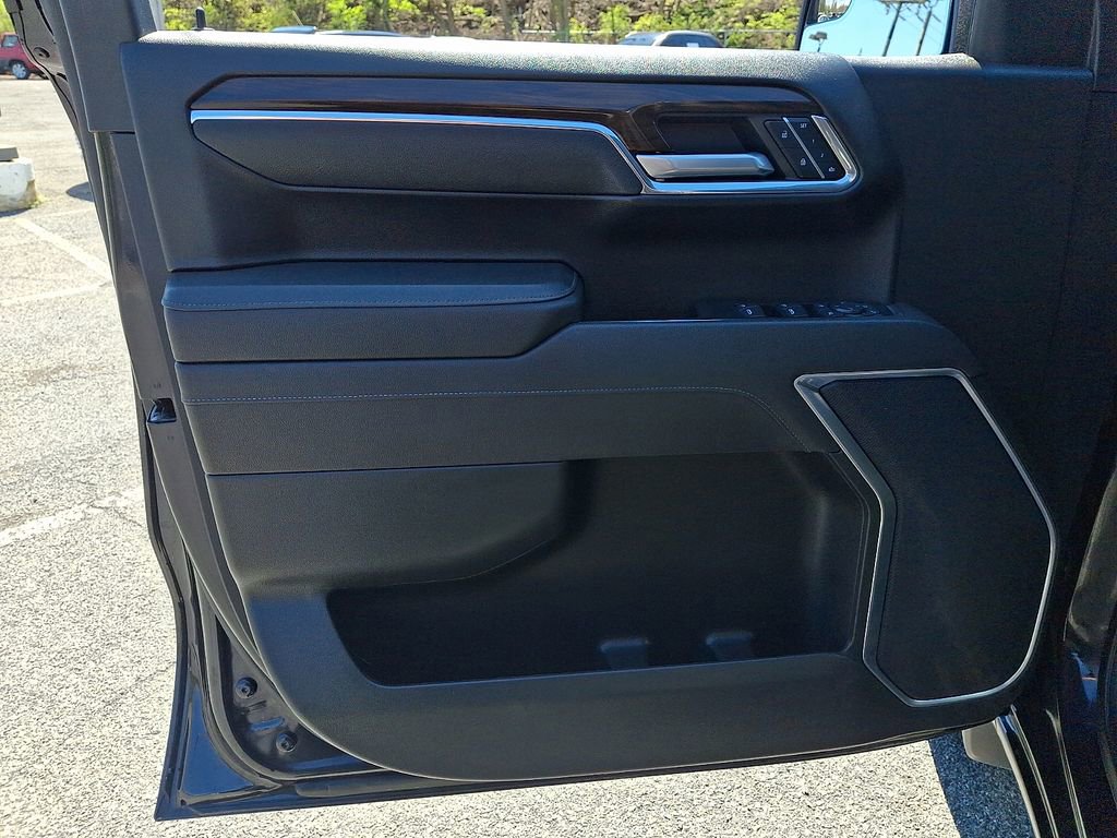 Used 2025 GMC Sierra 1500 SLT image 11