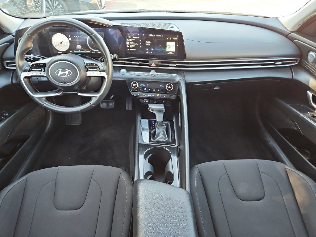 Used 2025 Hyundai Elantra SEL FWD image 23