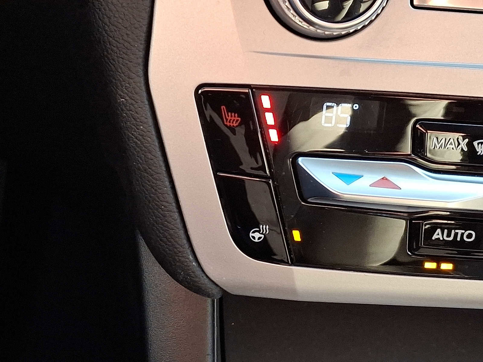 Certified 2020 Ford Explorer XLT w/ Equipment Group 202A image 26