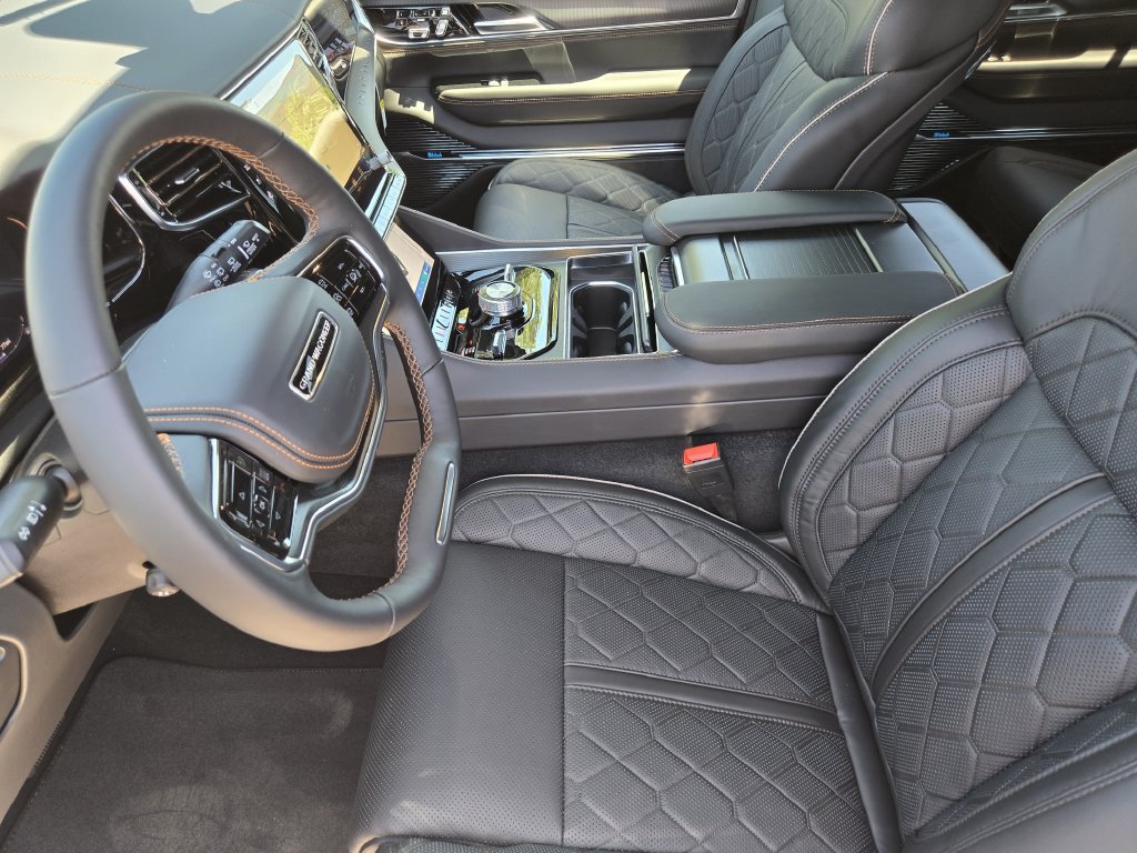 New 2026 Jeep Grand Wagoneer L Summit AWD/4WD image 9