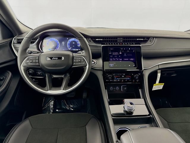 New 2025 Jeep Grand Cherokee Altitude image 22