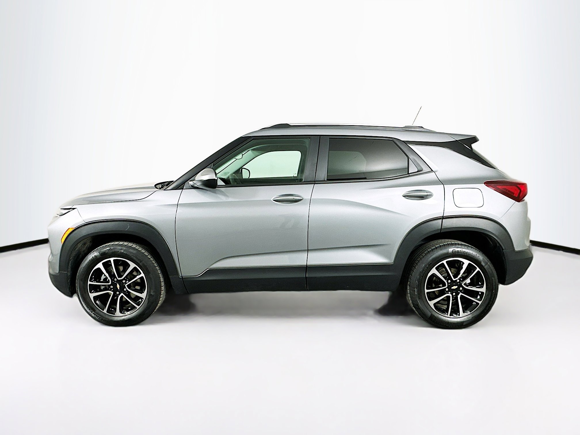 Used 2025 Chevrolet TrailBlazer LT AWD/4WD image 4