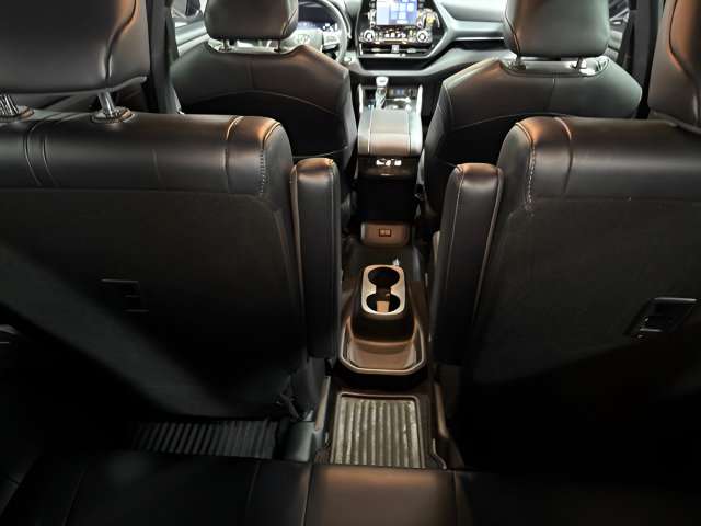 Used 2022 Toyota Highlander XSE FWD image 36