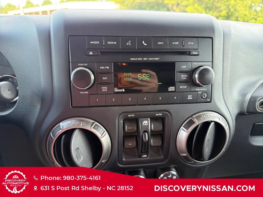 Used 2018 Jeep Wrangler Unlimited Sahara AWD/4WD image 15