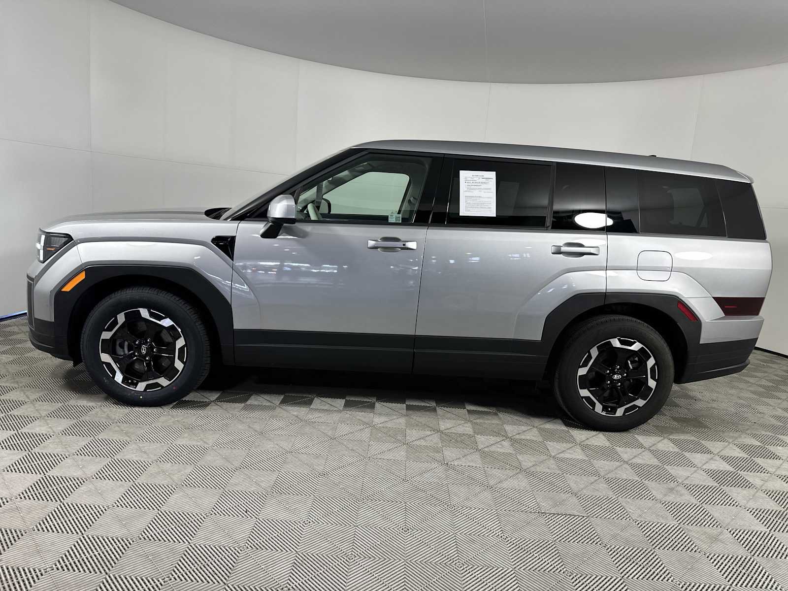 Certified 2025 Hyundai Santa Fe SE image 5