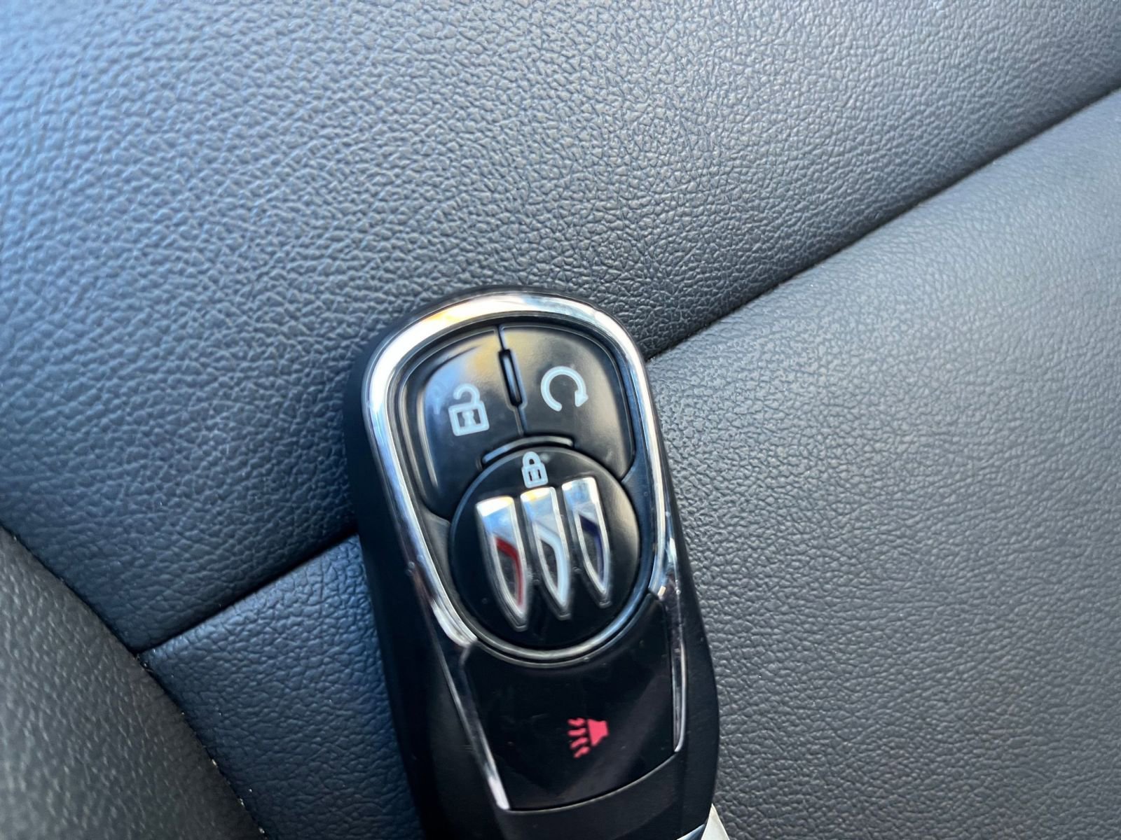 Used 2025 Buick Envista Sport Touring image 23