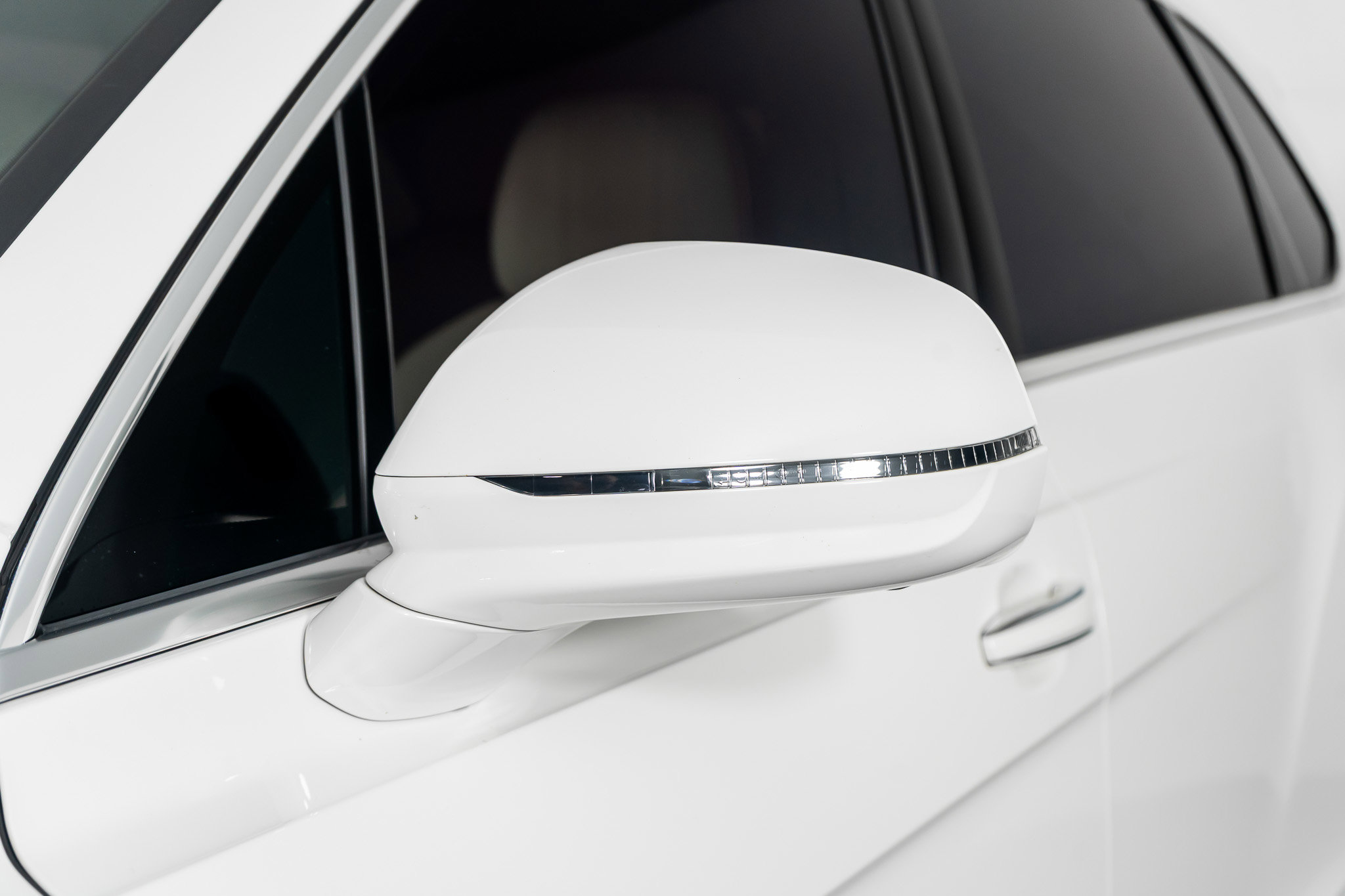 Used 2023 Bentley Bentayga Extended Wheelbase image 28